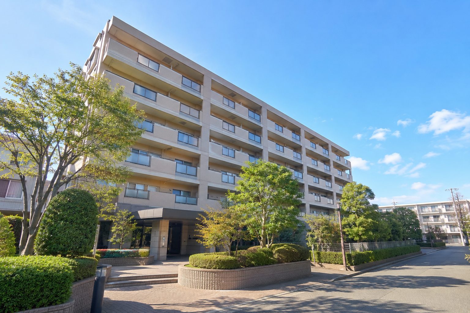 手入れの行き届いた中古マンションの外観